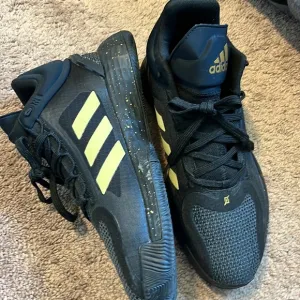 ADIDAS SNEAKERS, NEW  Men’s 9 1/2