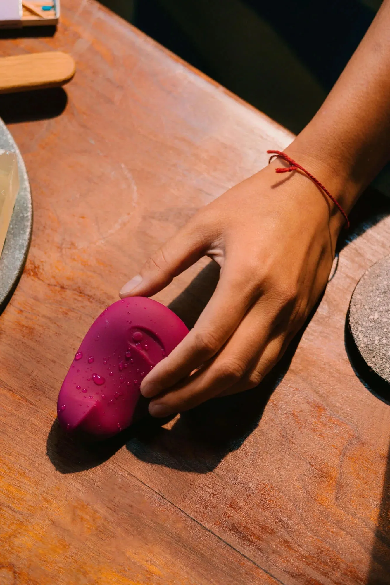 Dame POM Palm-Sized Flexible Clitoral Vibrator