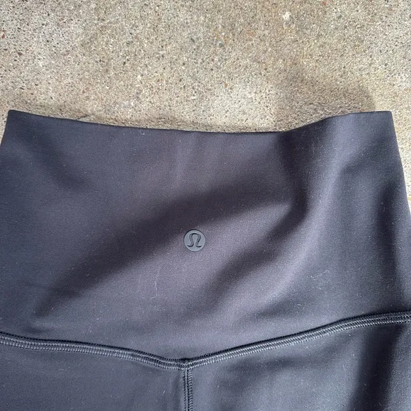 EUC Lululemon Nulu Slim Fit High Rise Skirt Black Size 2