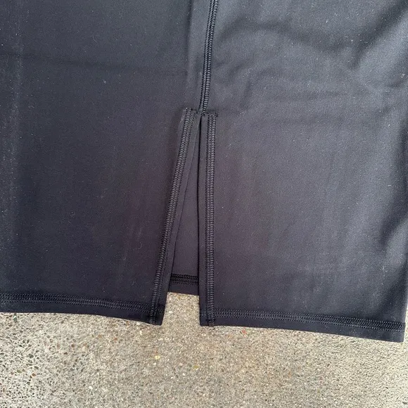 EUC Lululemon Nulu Slim Fit High Rise Skirt Black Size 2