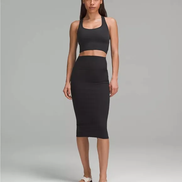 EUC Lululemon Nulu Slim Fit High Rise Skirt Black Size 2