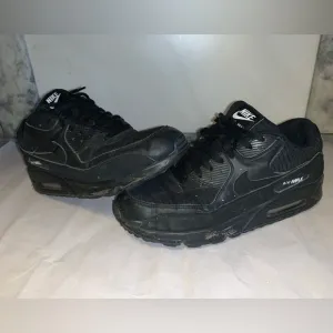 Nike air max 11.5 mens used sneakers