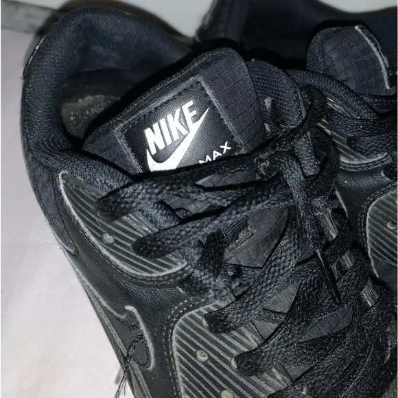 Nike air max 11.5 mens used sneakers