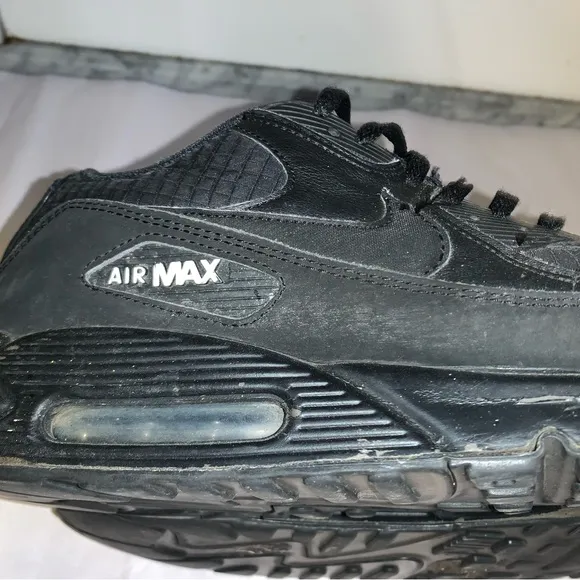 Nike air max 11.5 mens used sneakers