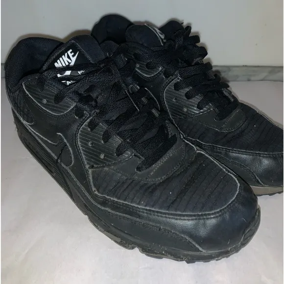 Nike air max 11.5 mens used sneakers