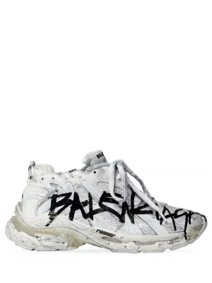 Runner sneakers