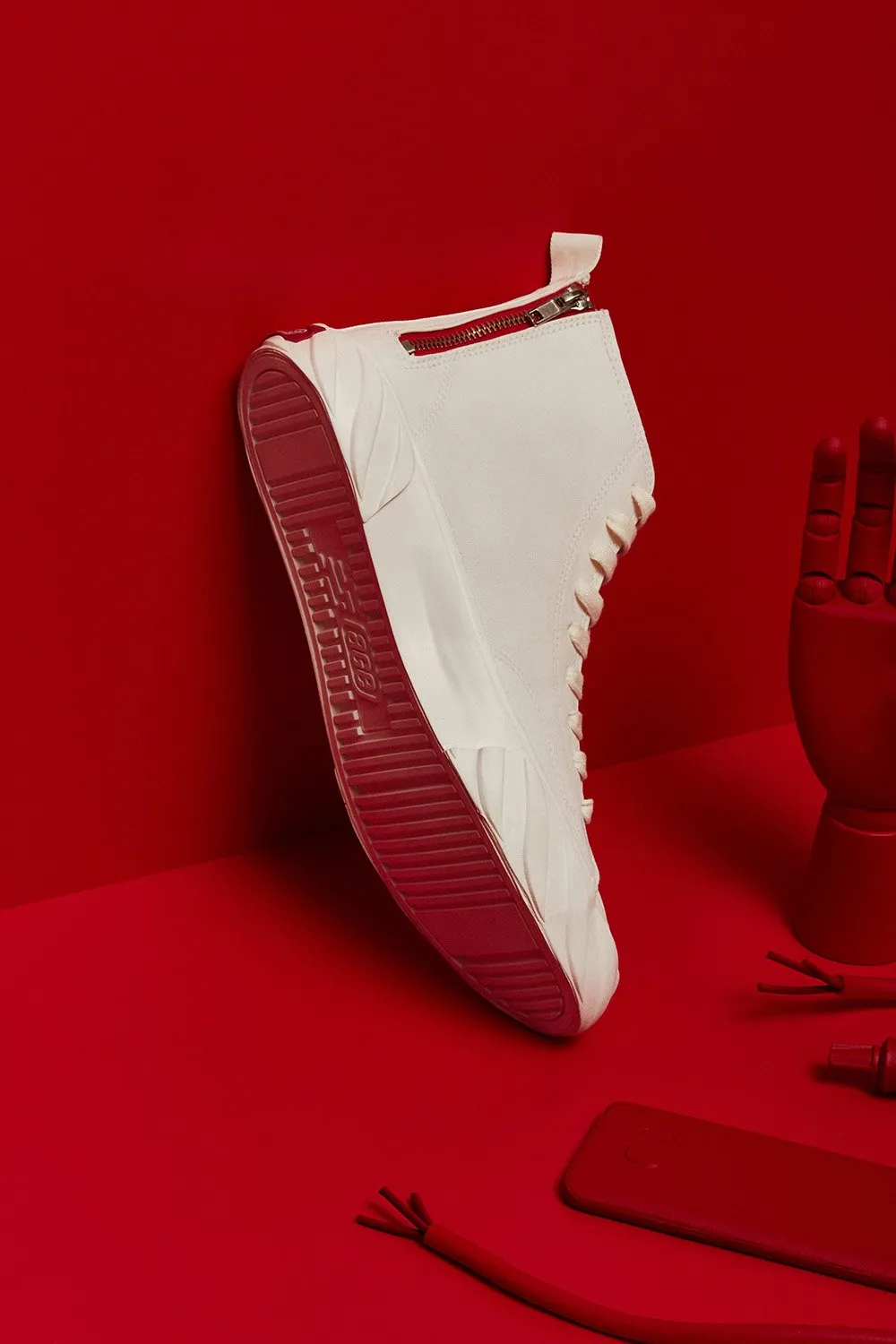 TOP Sneakers in White Carbon Coated Canvas