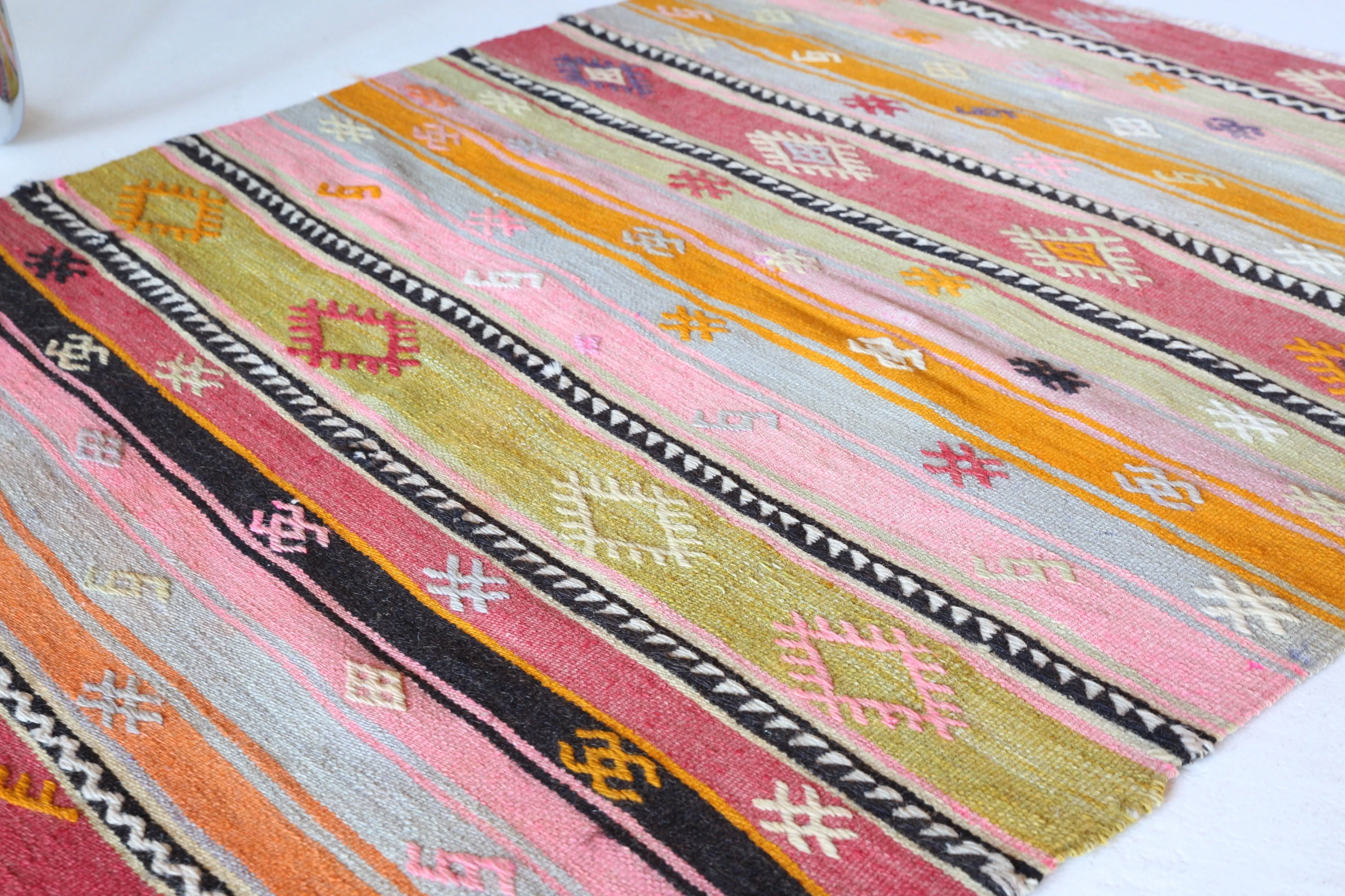 Vintage central Anatolian Kilim Rug 3'1"x4'2"
